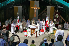 Festgottesdienst zum 1.000 Todestag des Heiligen Heimerads auf dem Hasunger Berg (Foto: Karl-Franz Thiede)